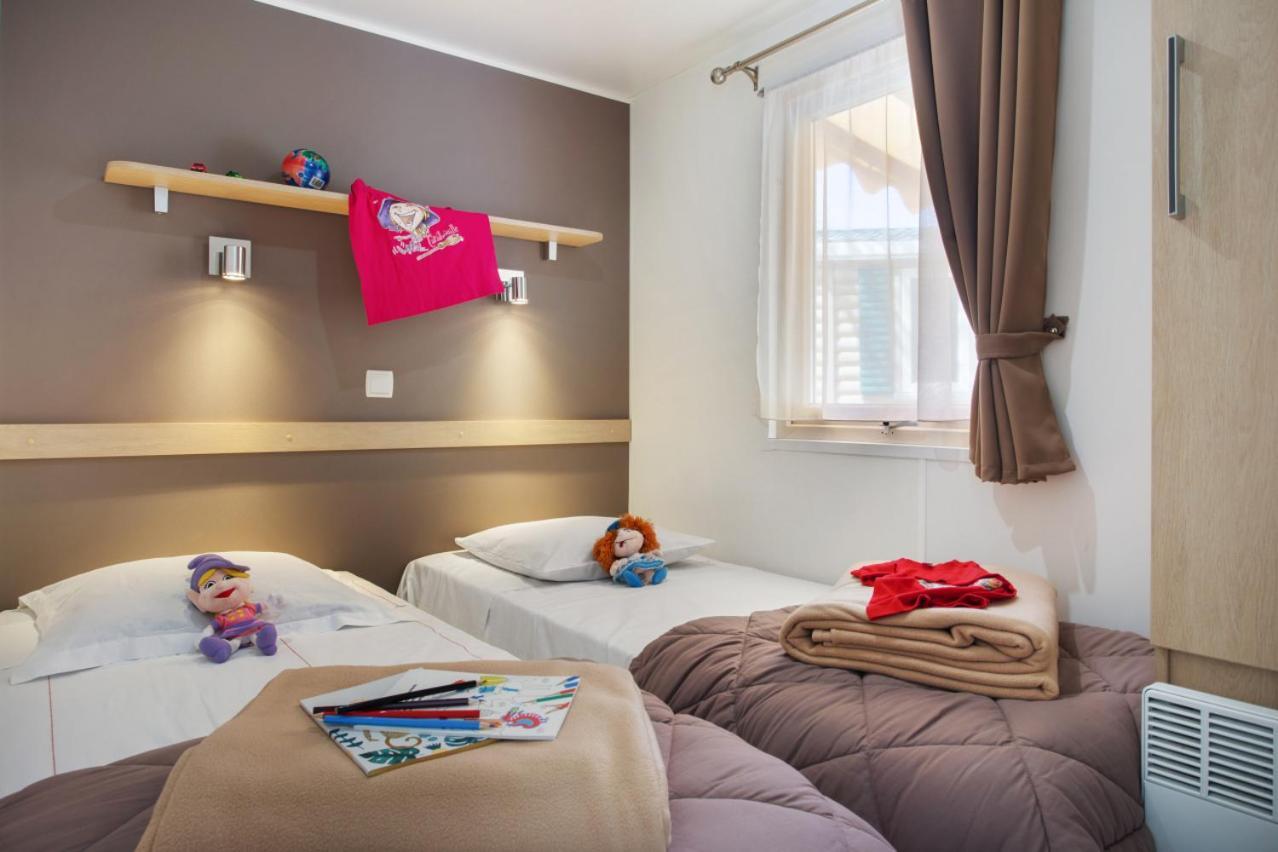 Le Camping Grand Cerf Hotel Gimouille Buitenkant foto